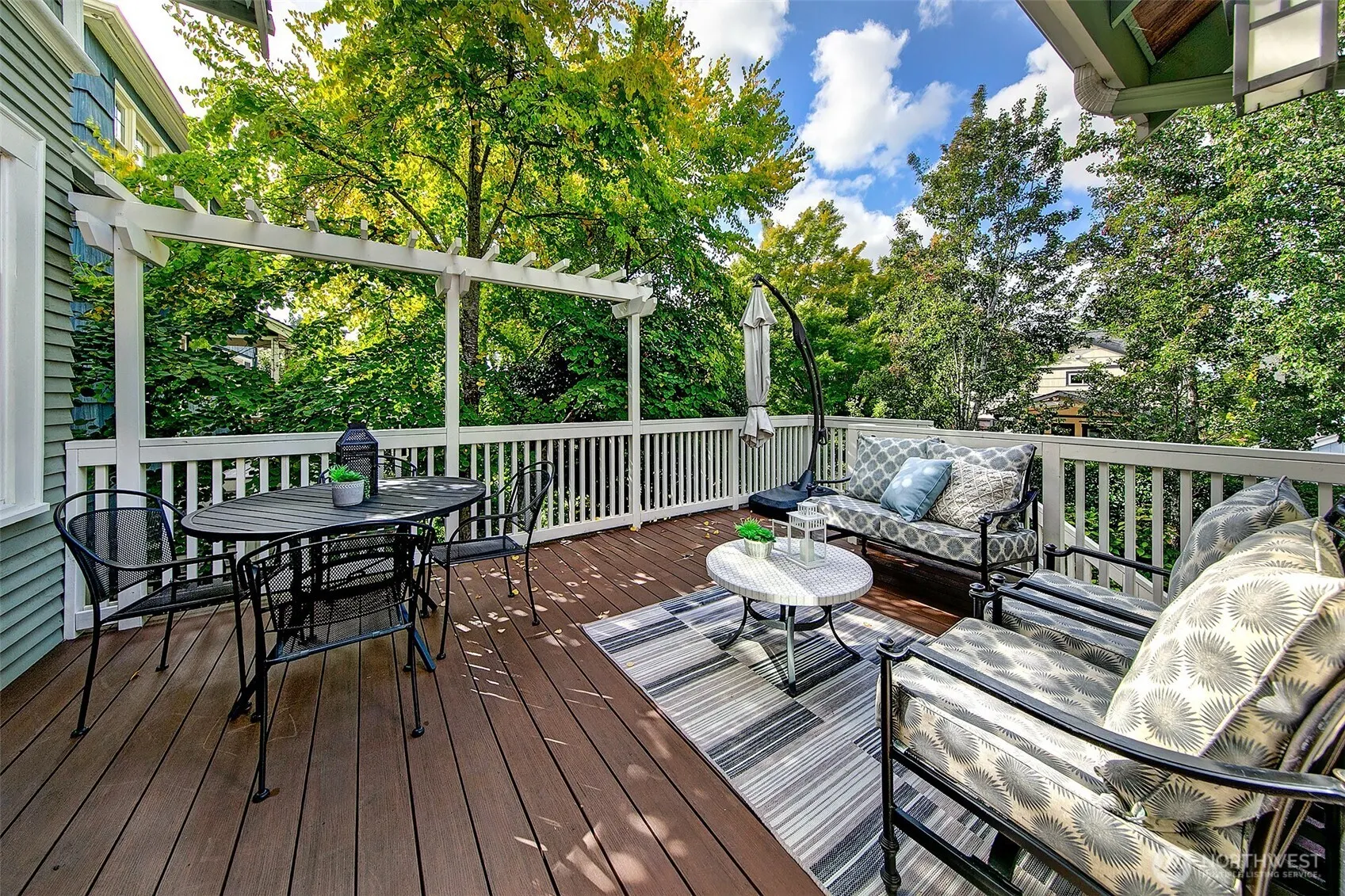 3879 44th Avenue NE, Seattle, WA 98105