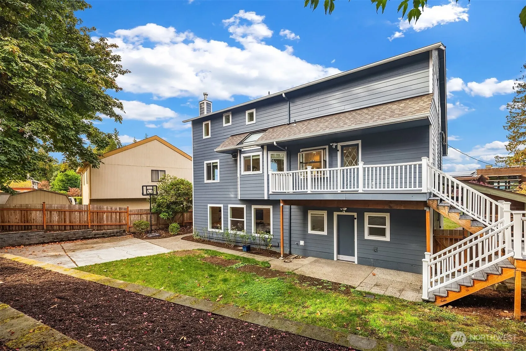18811 SE 42nd Street , Issaquah, WA 98027