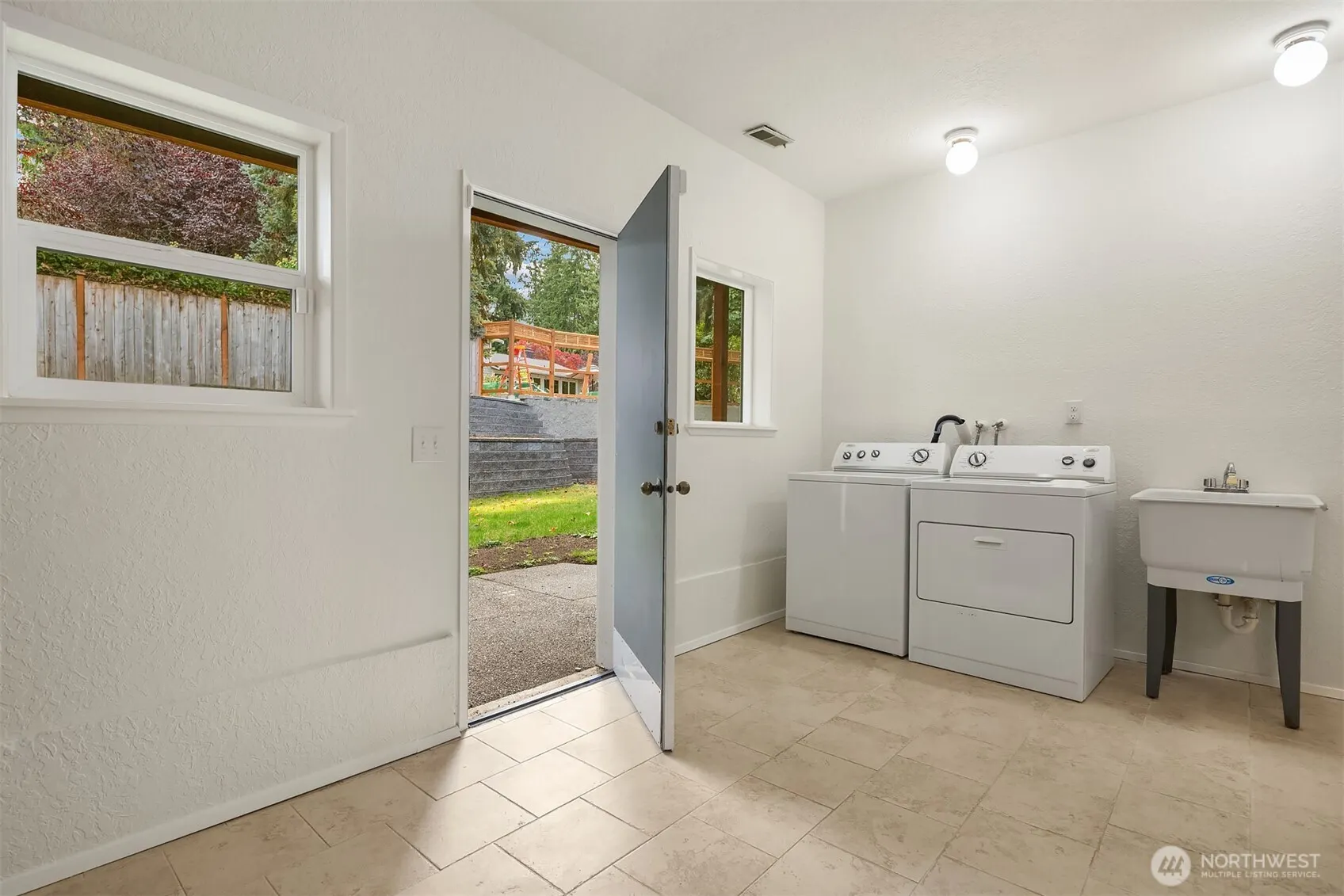 18811 SE 42nd Street , Issaquah, WA 98027