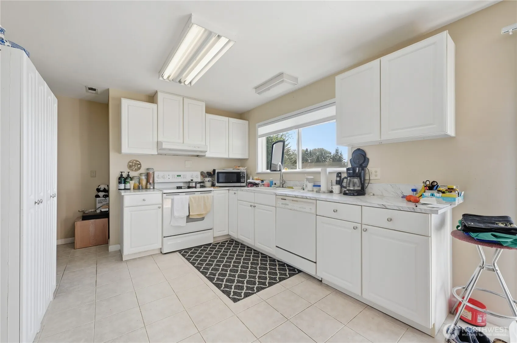 18640 48th Avenue W, Lynnwood, WA 98037