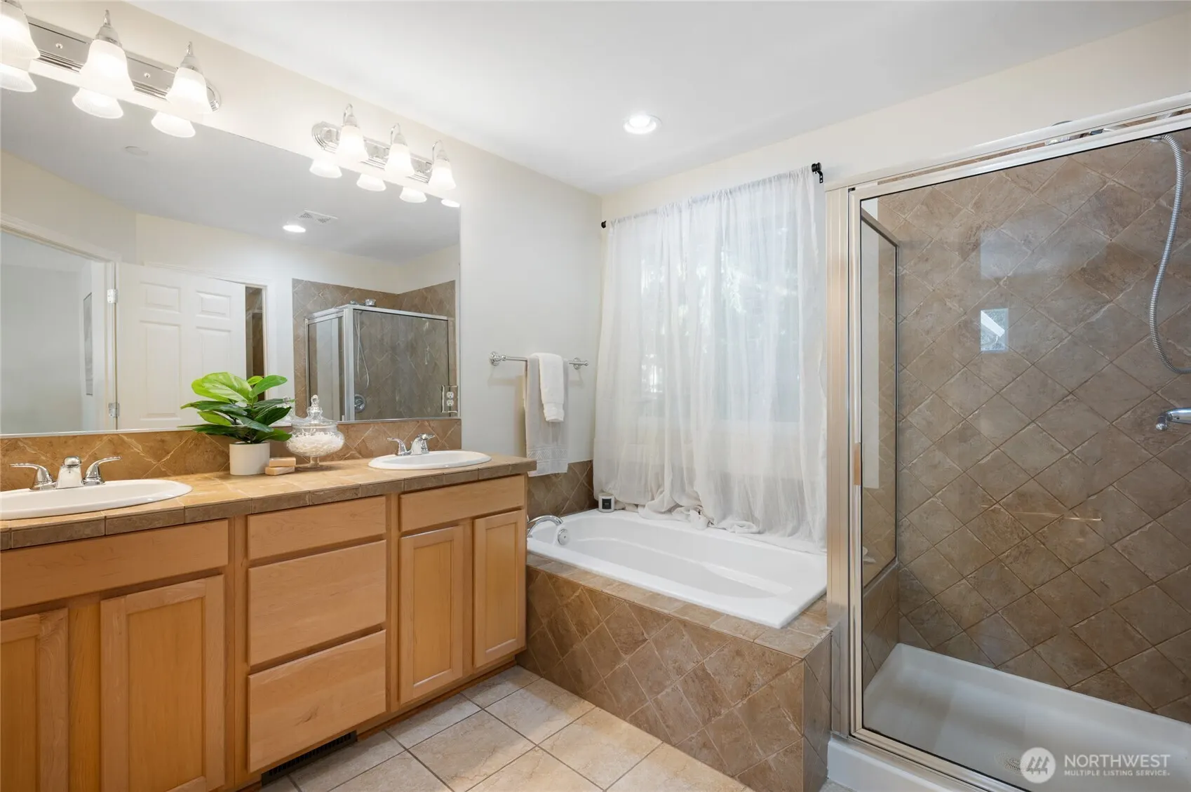 10790 221st Lane NE, Redmond, WA 98053-2002