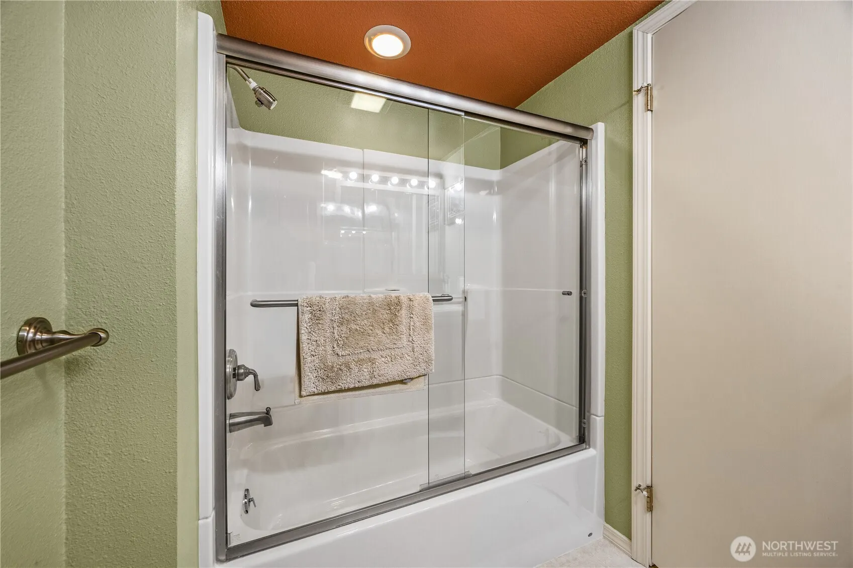 19540 129th Court NE, Bothell, WA 98011