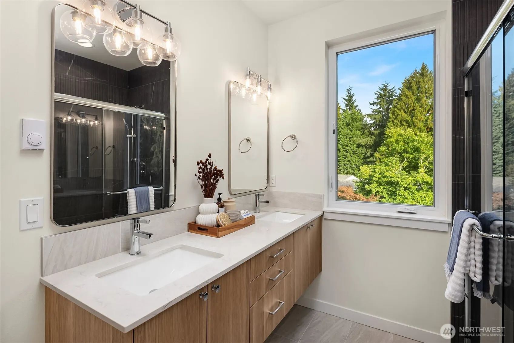 10827 11th Avenue NE, Seattle, WA 98125