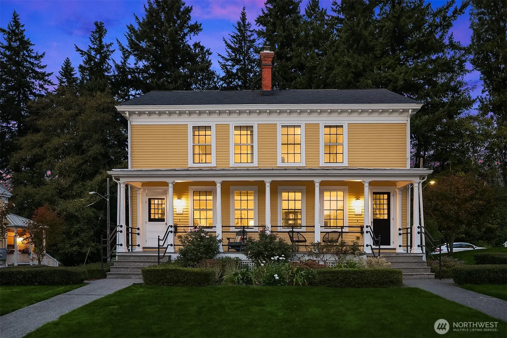 4422 Montana Circle W, Seattle, WA 98199