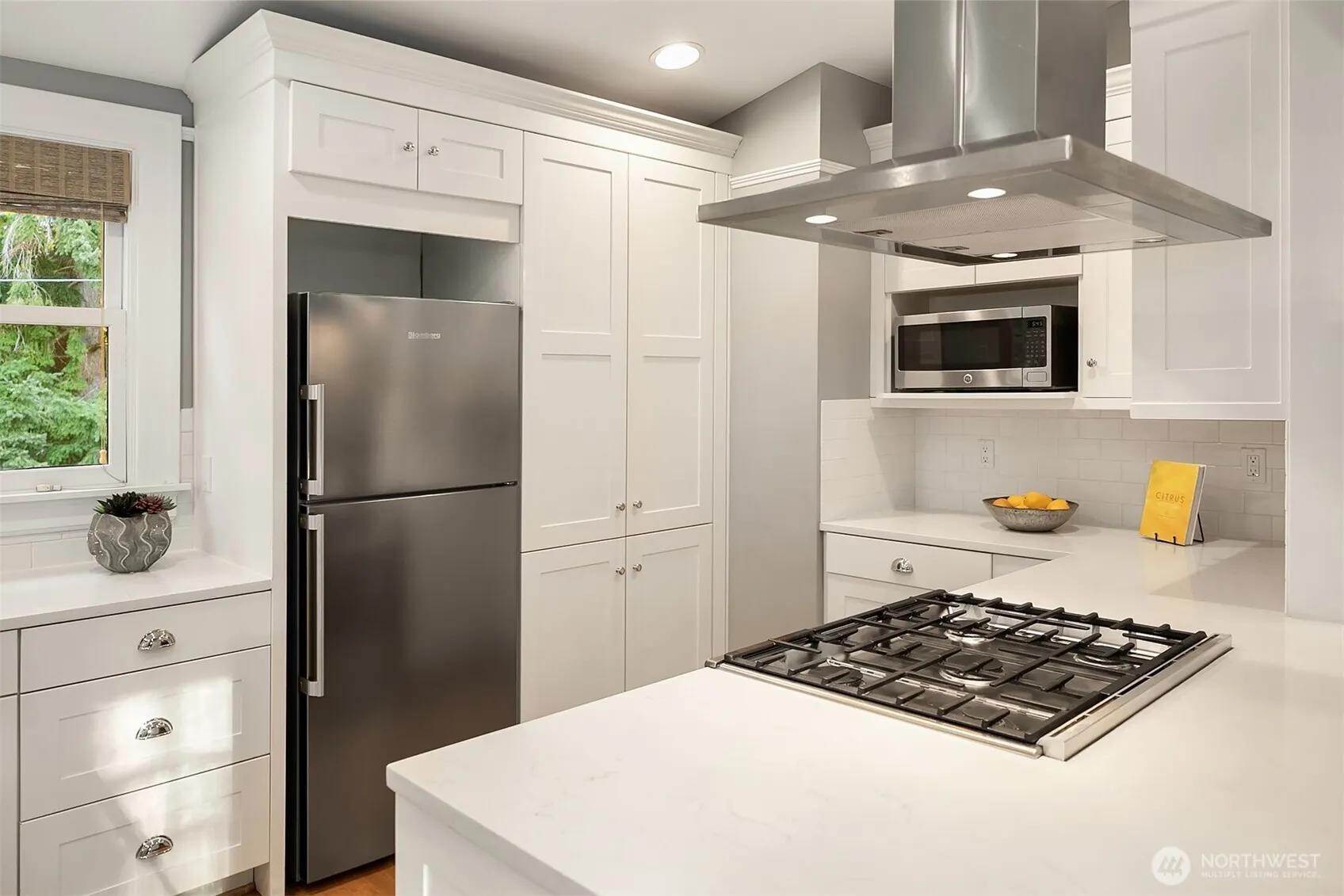 4422 Montana Circle W, Seattle, WA 98199