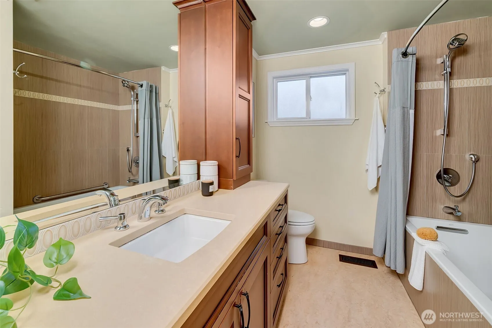 10203 20th Avenue NE, Seattle, WA 98125