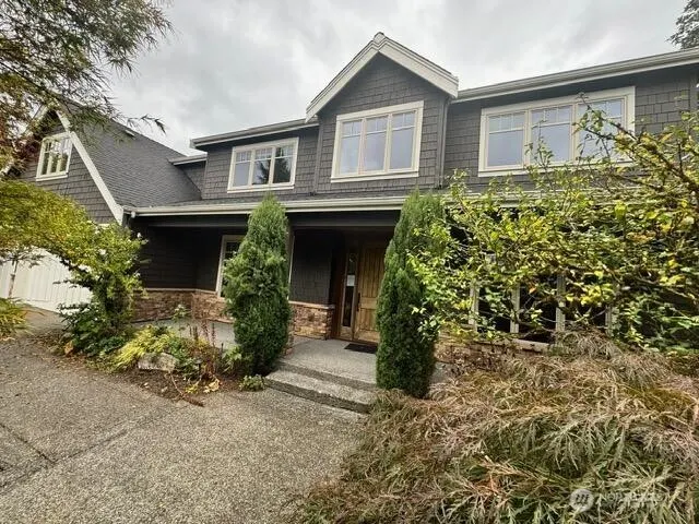 5012 112th Avenue NE, Kirkland, WA 98033