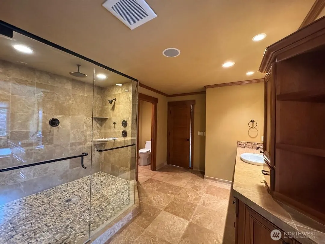 5012 112th Avenue NE, Kirkland, WA 98033