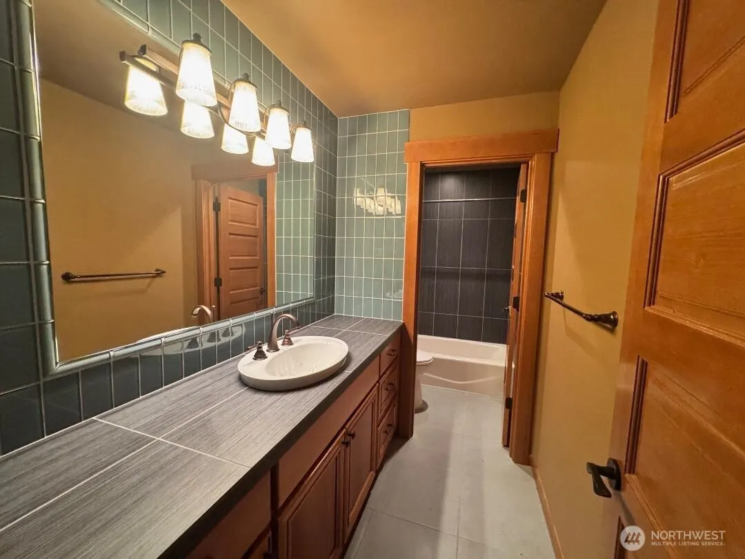 5012 112th Avenue NE, Kirkland, WA 98033