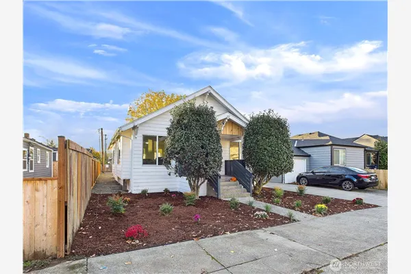 305 Meadow Avenue N, Renton, WA 98057-5722