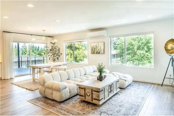 15558 NE 15th Place #301, Bellevue, WA 98007