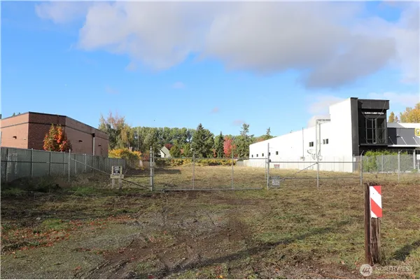 23809 West Valley Hwy S, Kent, WA 98032