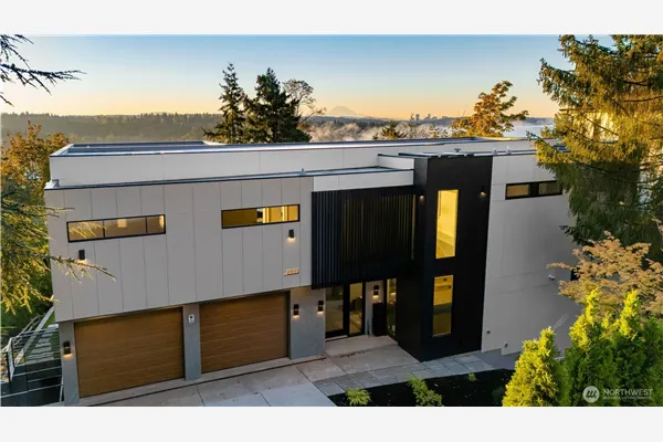 8933 NE 117th Place , Kirkland, WA 98034