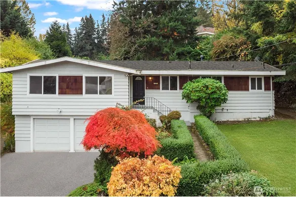 15641 SE 24th St , Bellevue, WA 98008