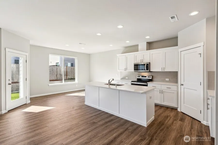 27118 30th Place S #25, Kent, WA 98032