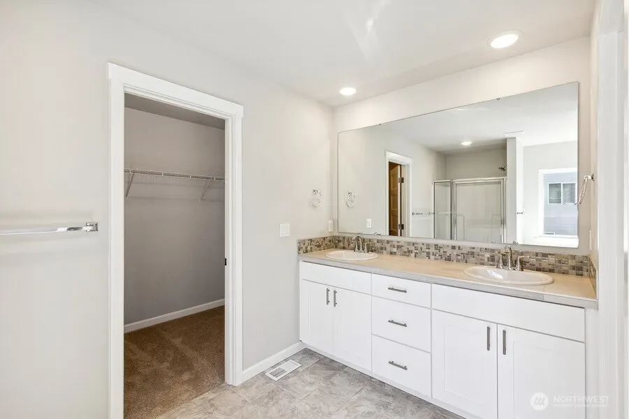 27118 30th Place S #25, Kent, WA 98032
