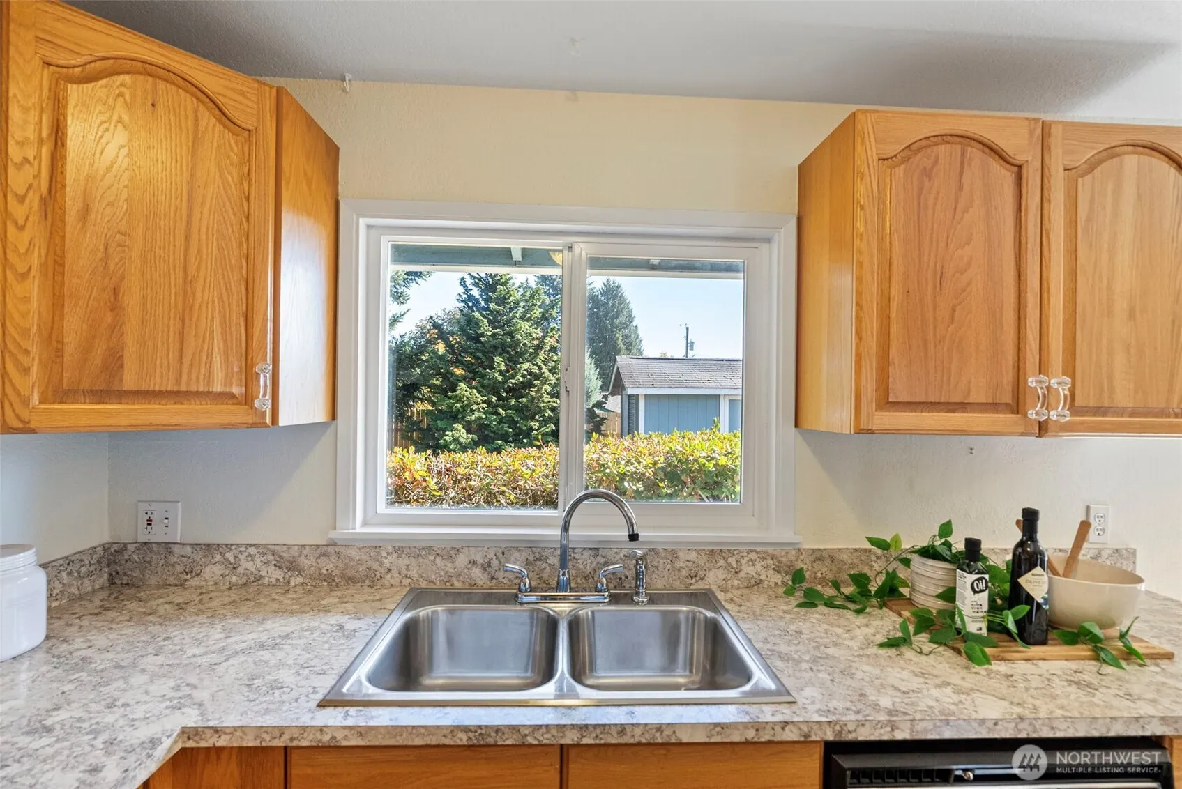 16812 123rd Avenue SE, Renton, WA 98058-6047
