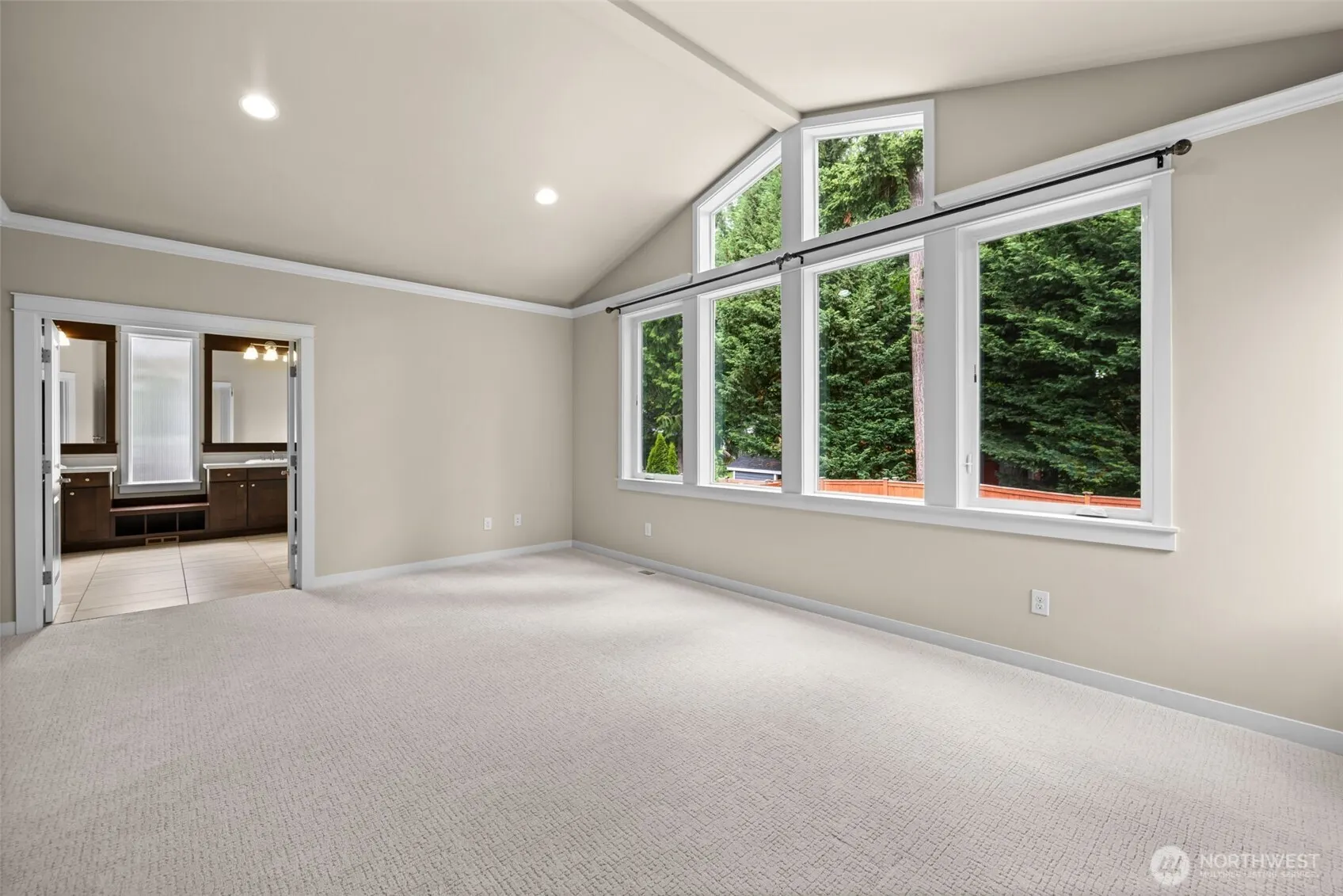 21250 NE 9th Place , Sammamish, WA 98074