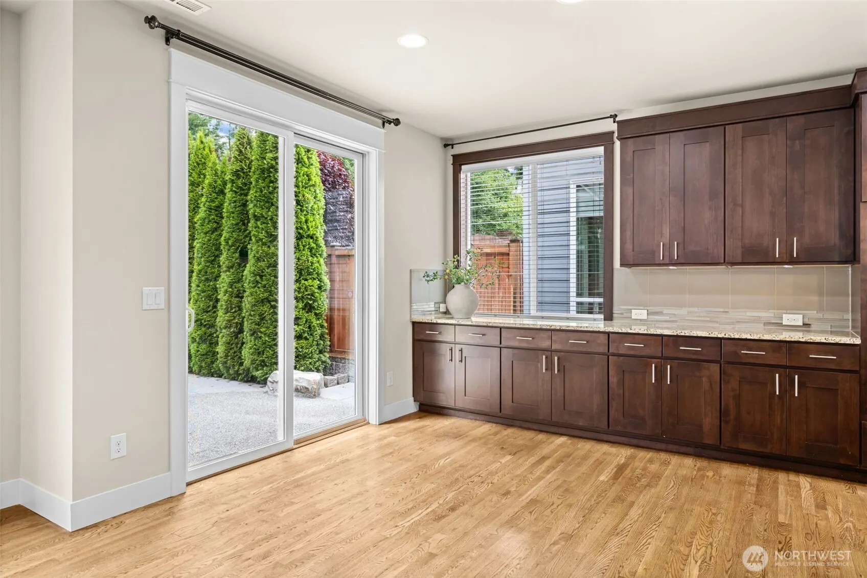 21250 NE 9th Place , Sammamish, WA 98074
