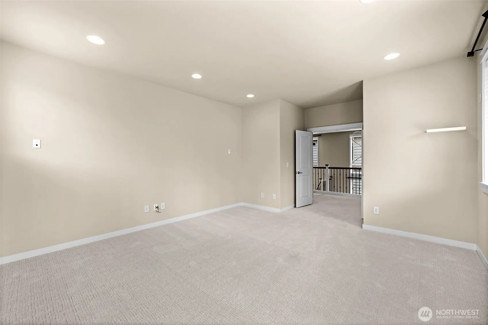 21250 NE 9th Place , Sammamish, WA 98074