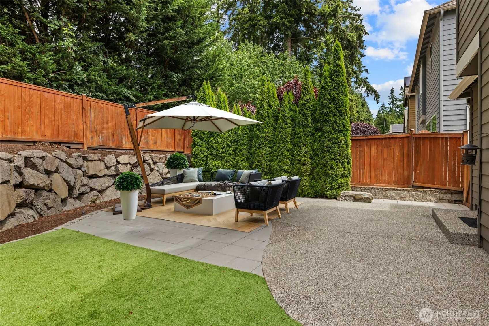 21250 NE 9th Place , Sammamish, WA 98074