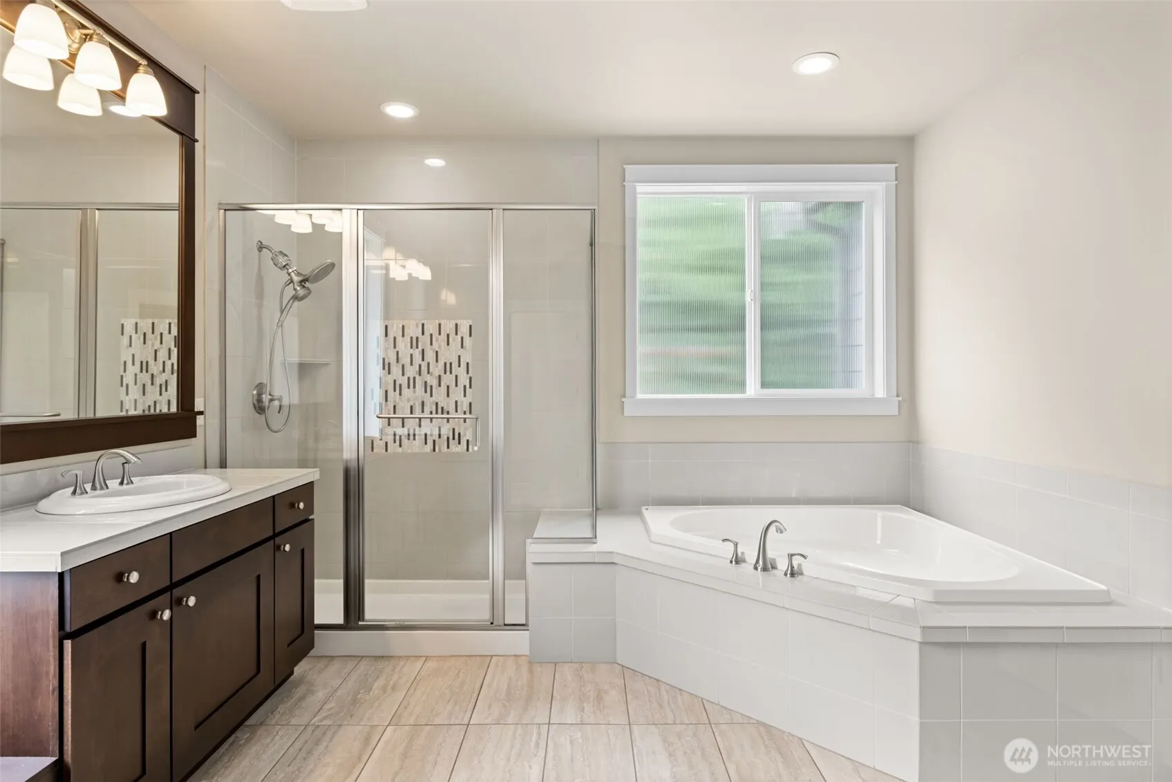 21250 NE 9th Place , Sammamish, WA 98074