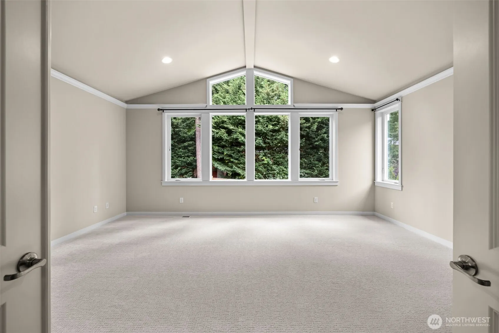 21250 NE 9th Place , Sammamish, WA 98074