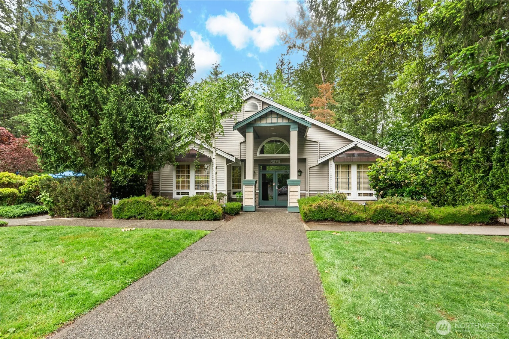 25235 SE Klahanie Boulevard #E305, Sammamish, WA 98029