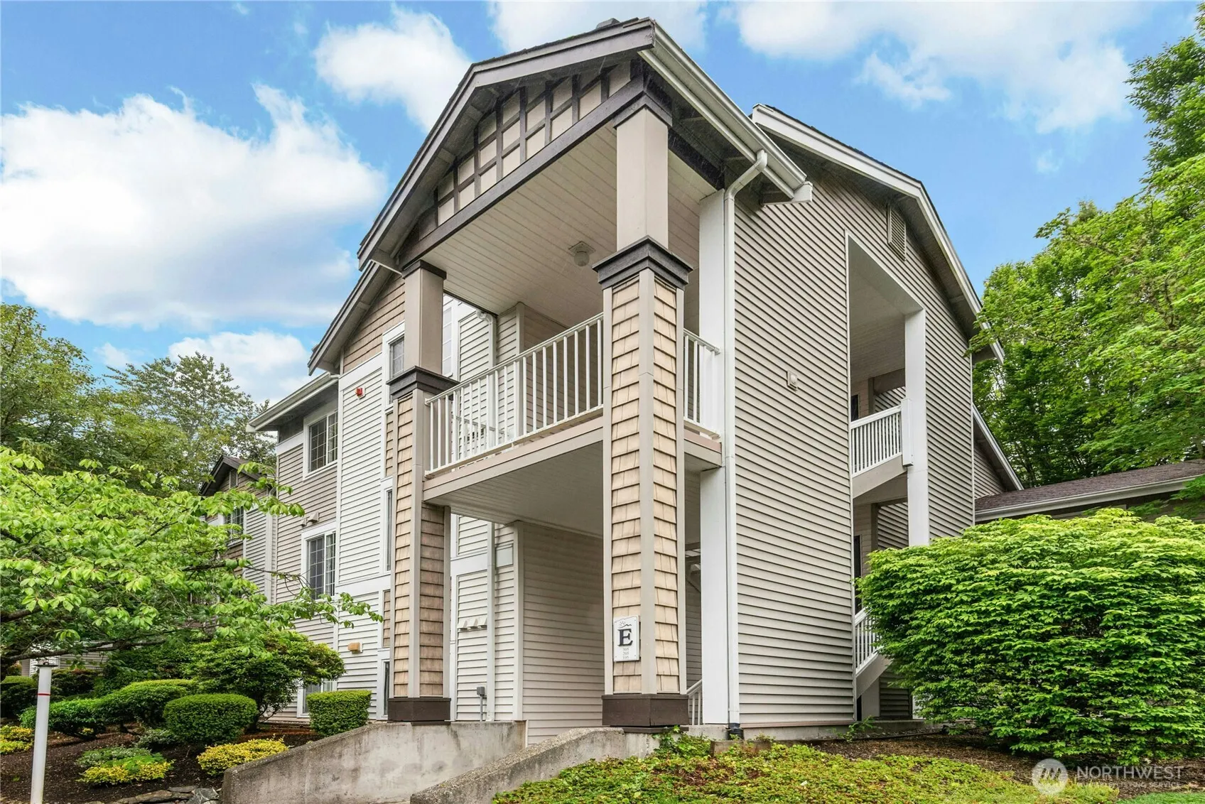 25235 SE Klahanie Boulevard #E305, Sammamish, WA 98029