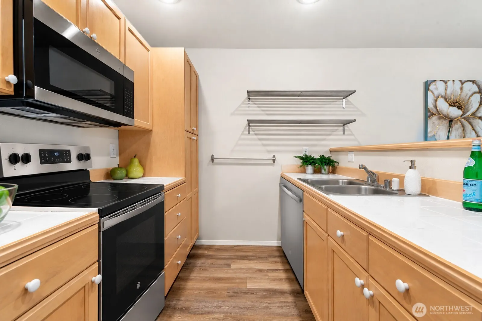 25235 SE Klahanie Boulevard #E305, Sammamish, WA 98029