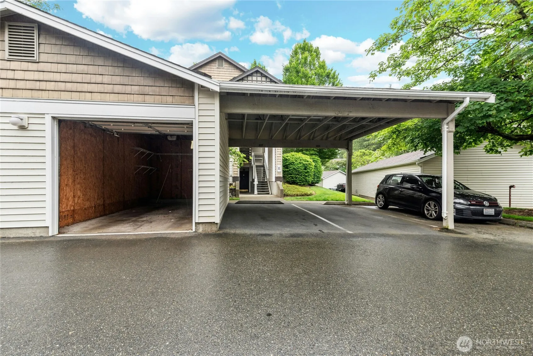 25235 SE Klahanie Boulevard #E305, Sammamish, WA 98029