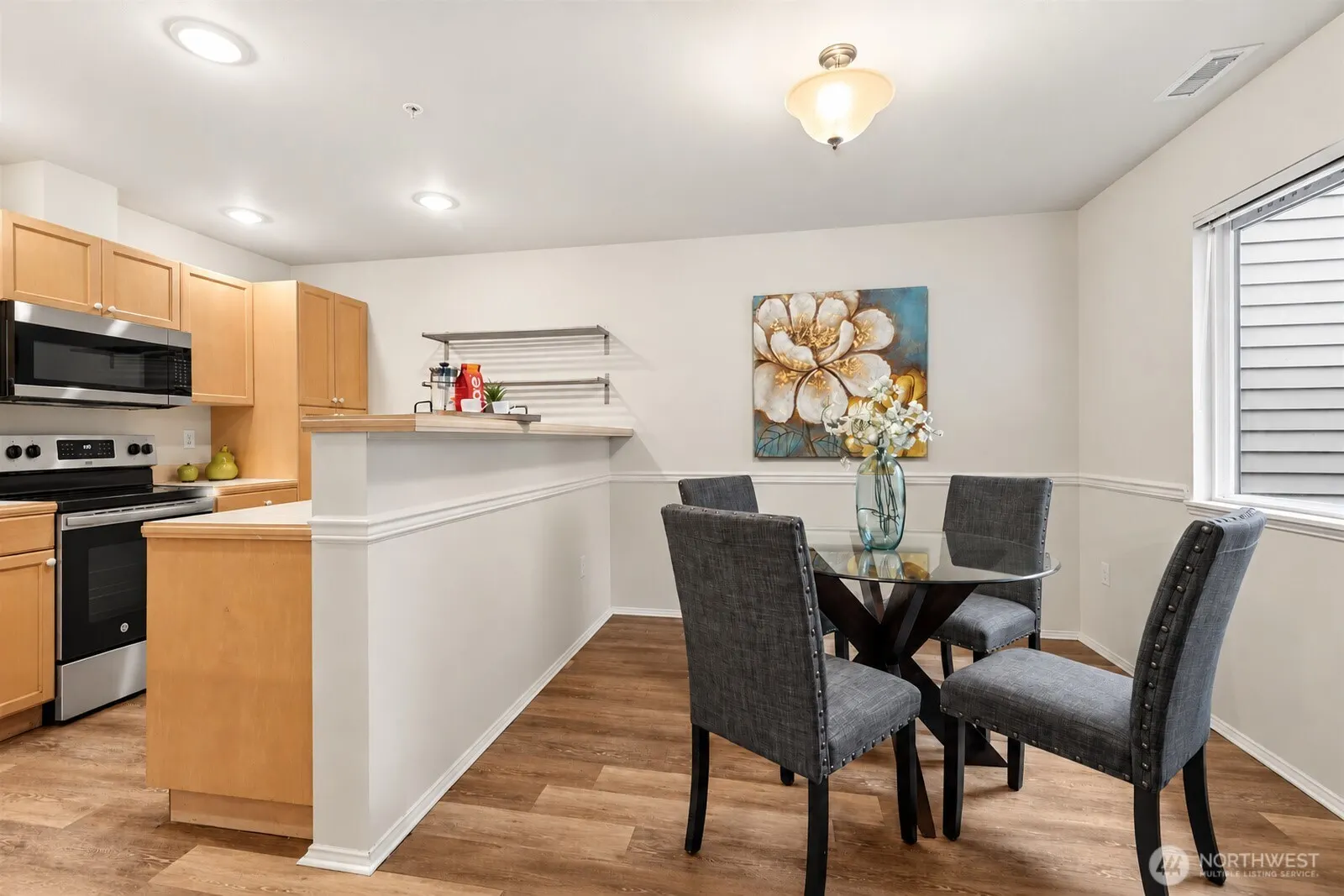 25235 SE Klahanie Boulevard #E305, Sammamish, WA 98029
