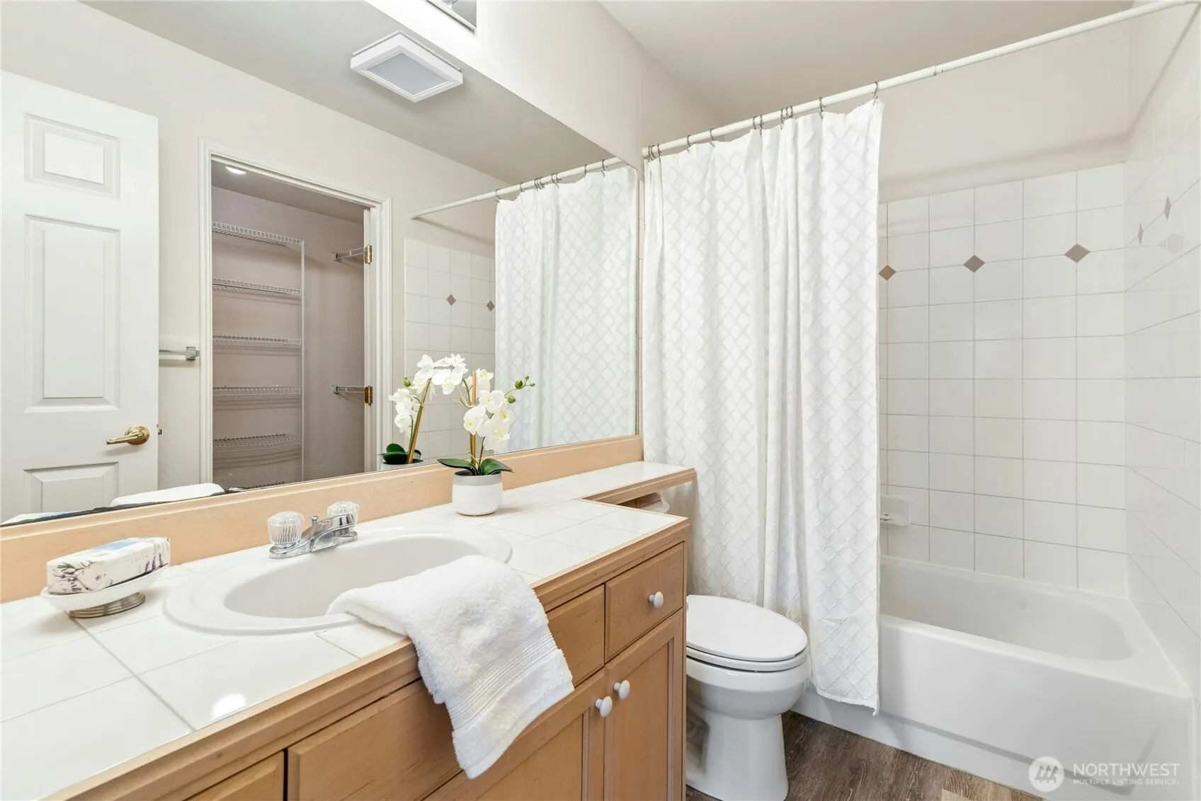 25235 SE Klahanie Boulevard #E305, Sammamish, WA 98029