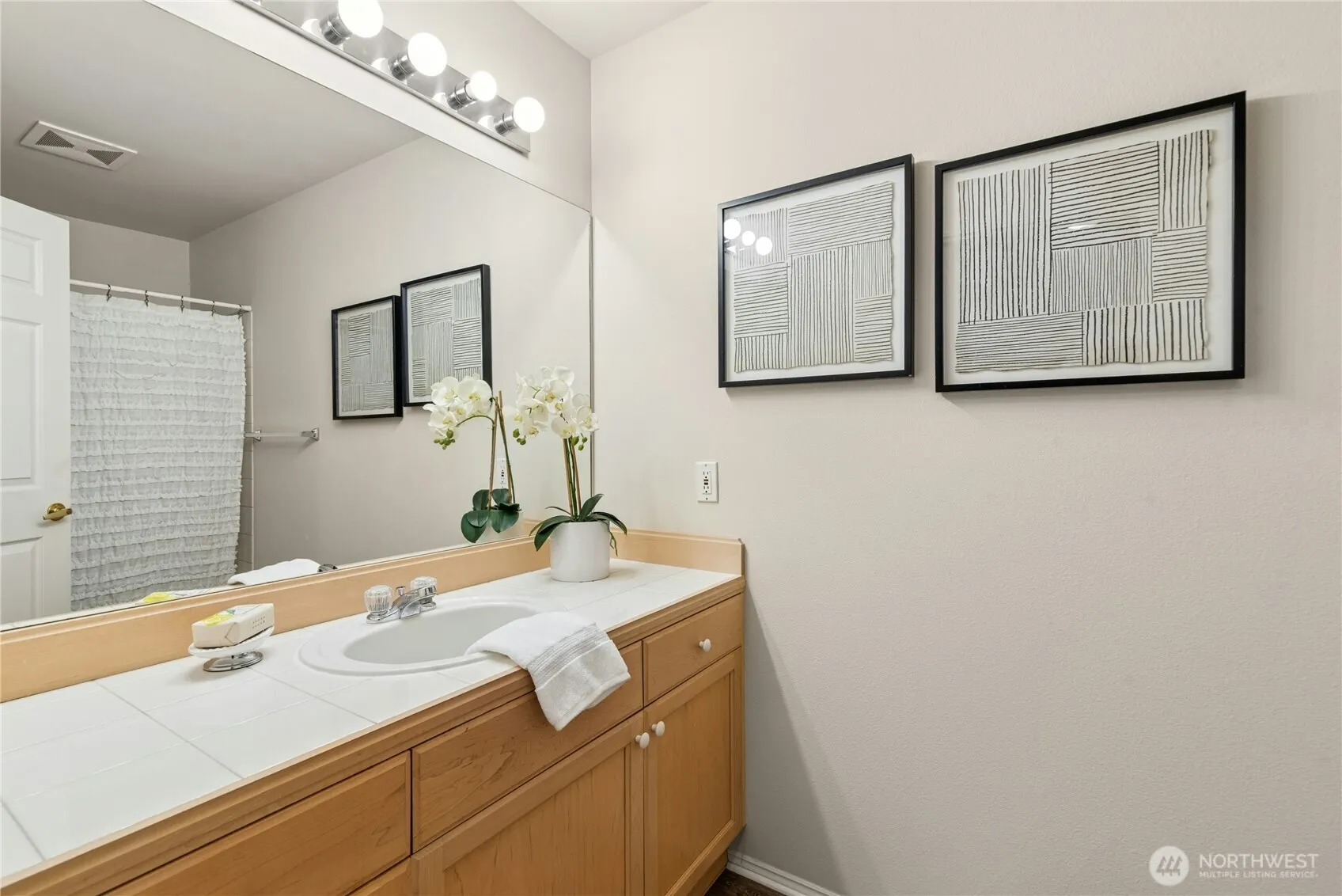 25235 SE Klahanie Boulevard #E305, Sammamish, WA 98029