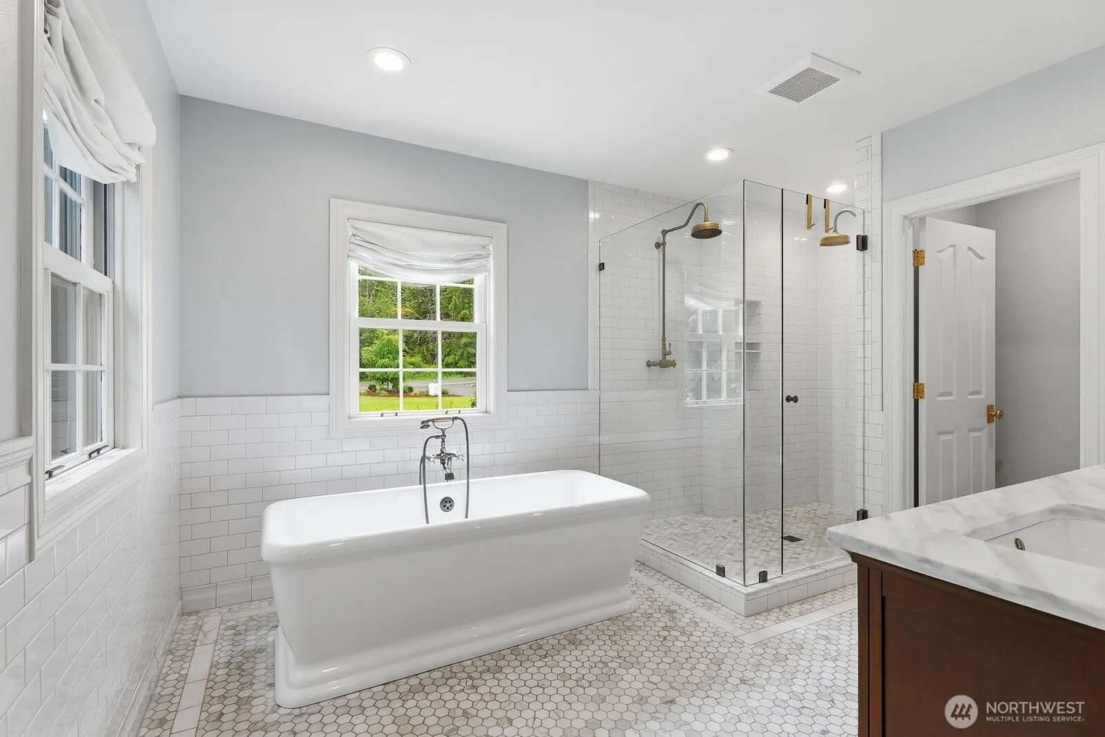 22615 NE 140th Way , Woodinville, WA 98077-7341