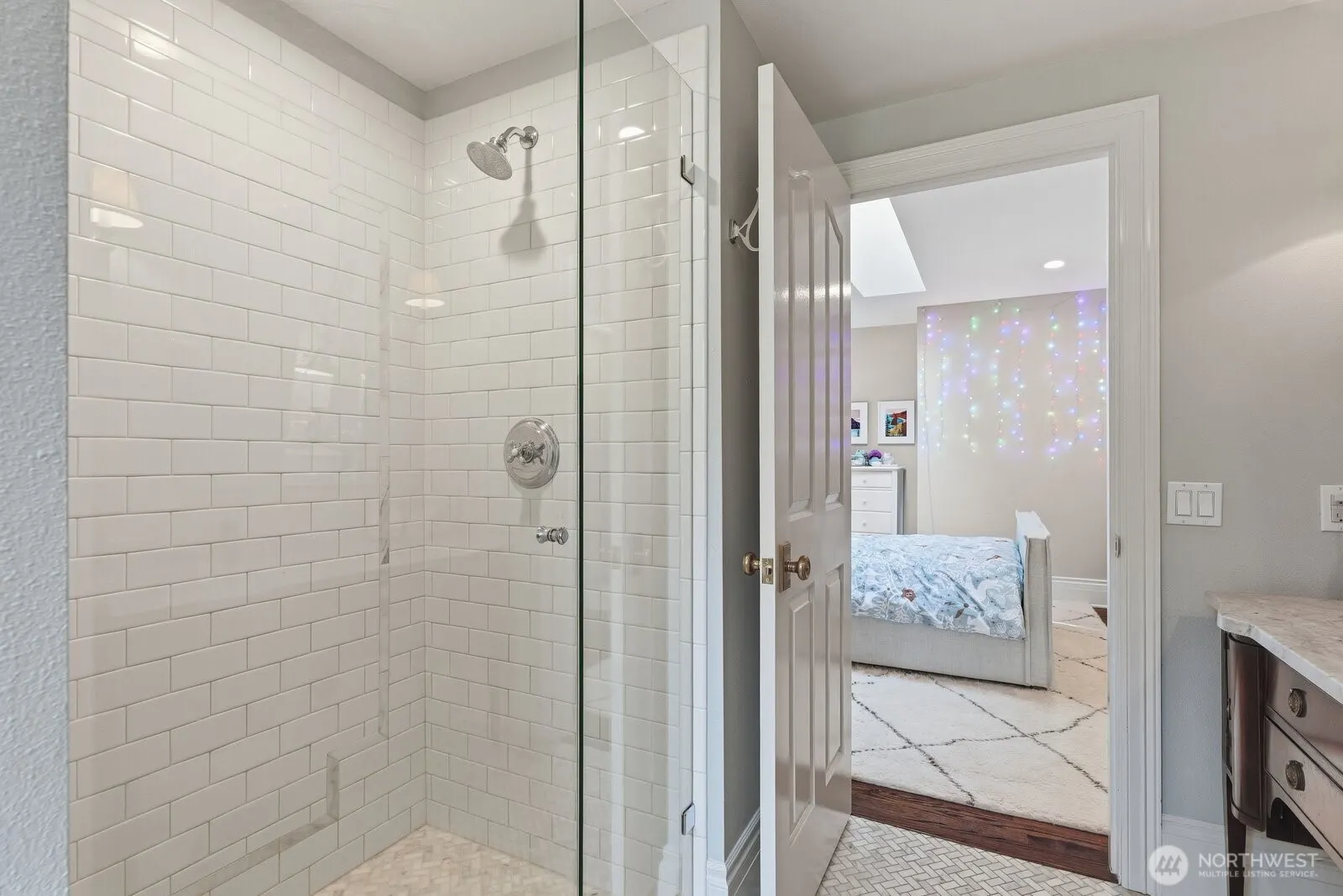 22615 NE 140th Way , Woodinville, WA 98077-7341