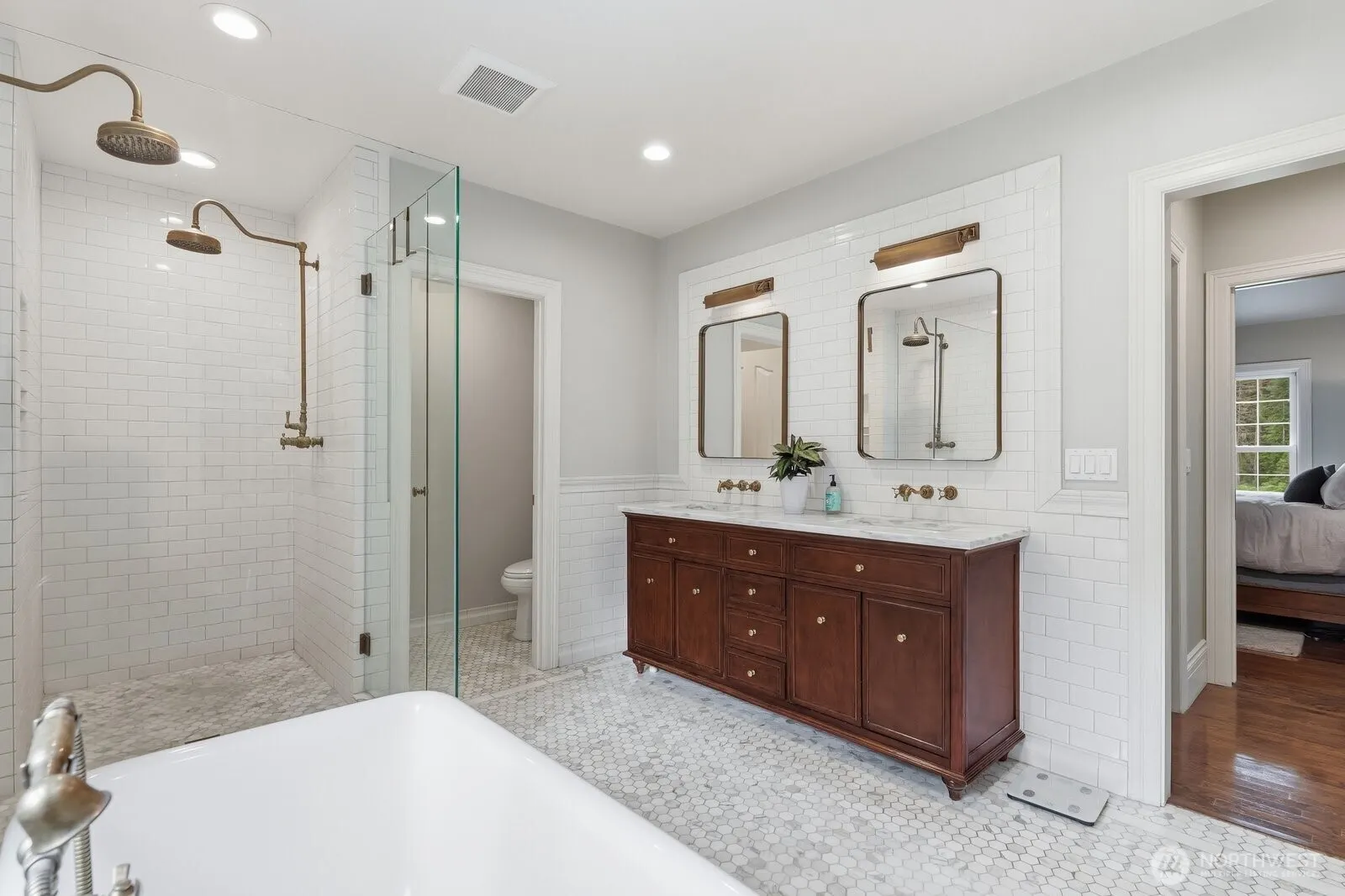 22615 NE 140th Way , Woodinville, WA 98077-7341