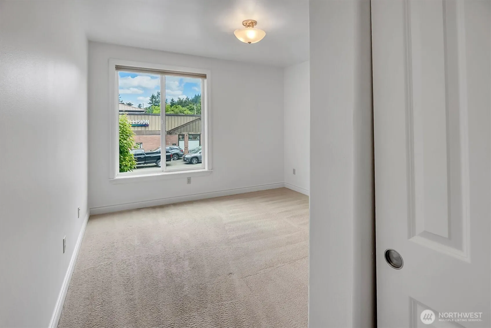 275 E Sunset Way #1A, Issaquah, WA 98027