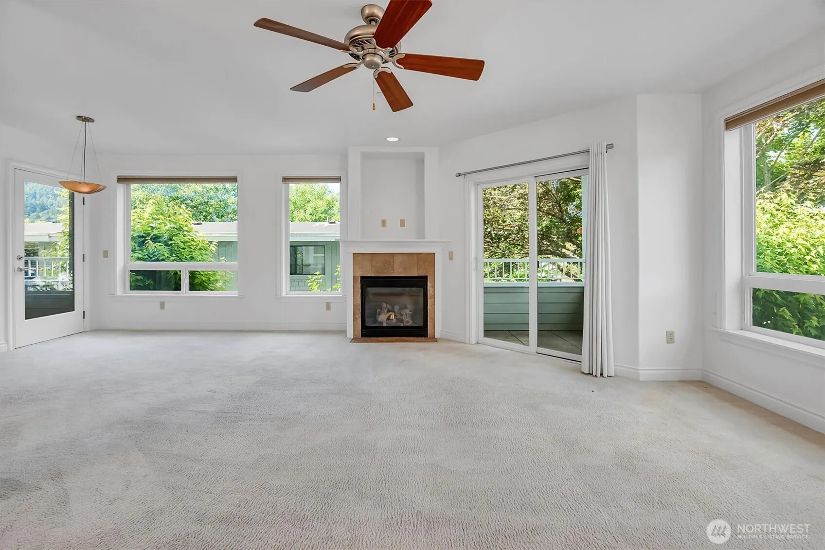 275 E Sunset Way #1A, Issaquah, WA 98027