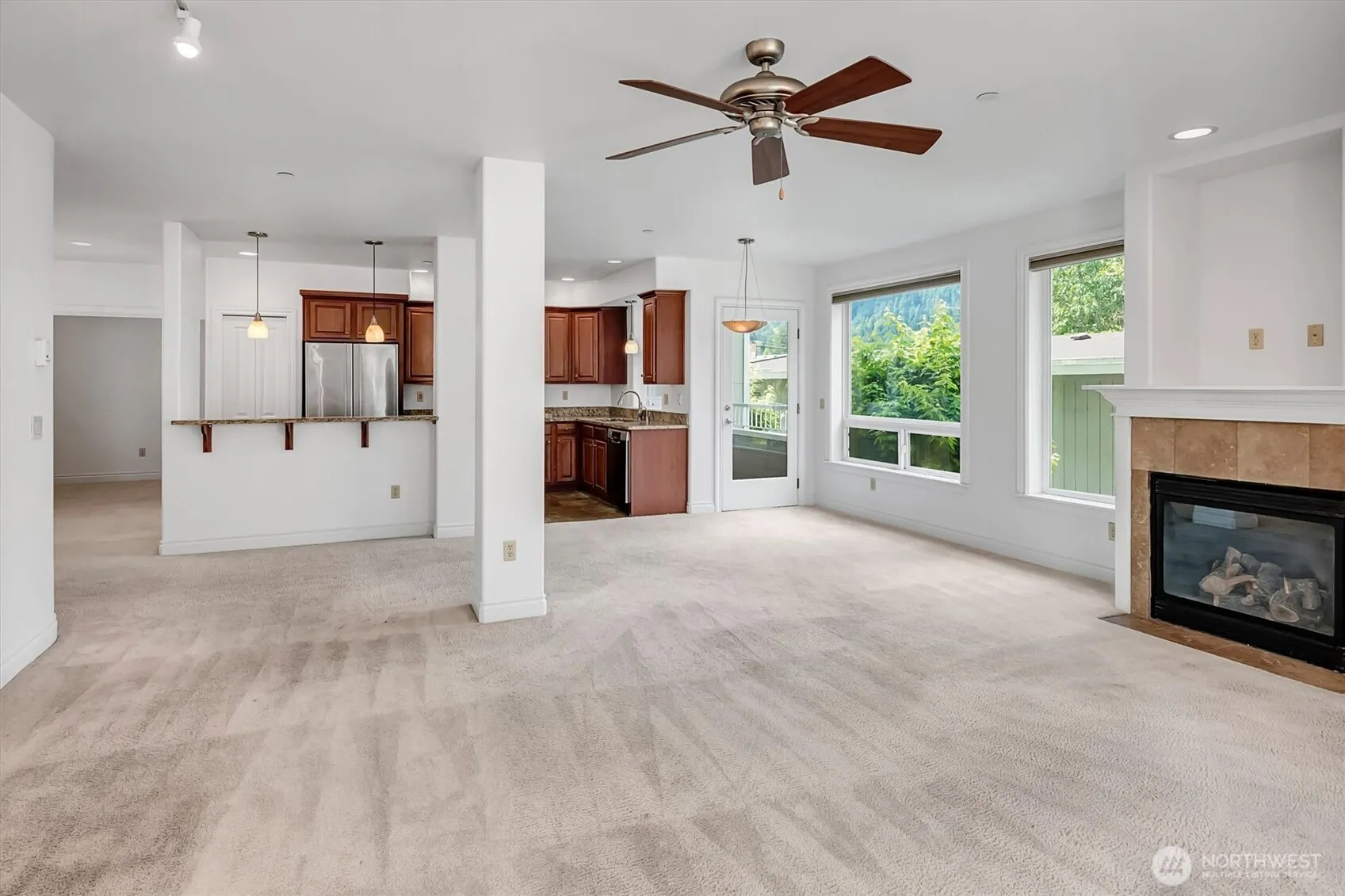 275 E Sunset Way #1A, Issaquah, WA 98027