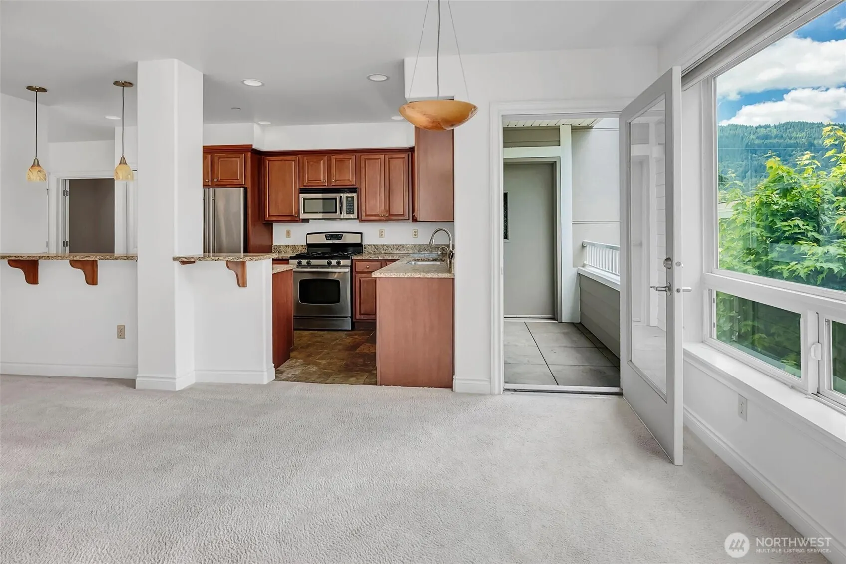 275 E Sunset Way #1A, Issaquah, WA 98027