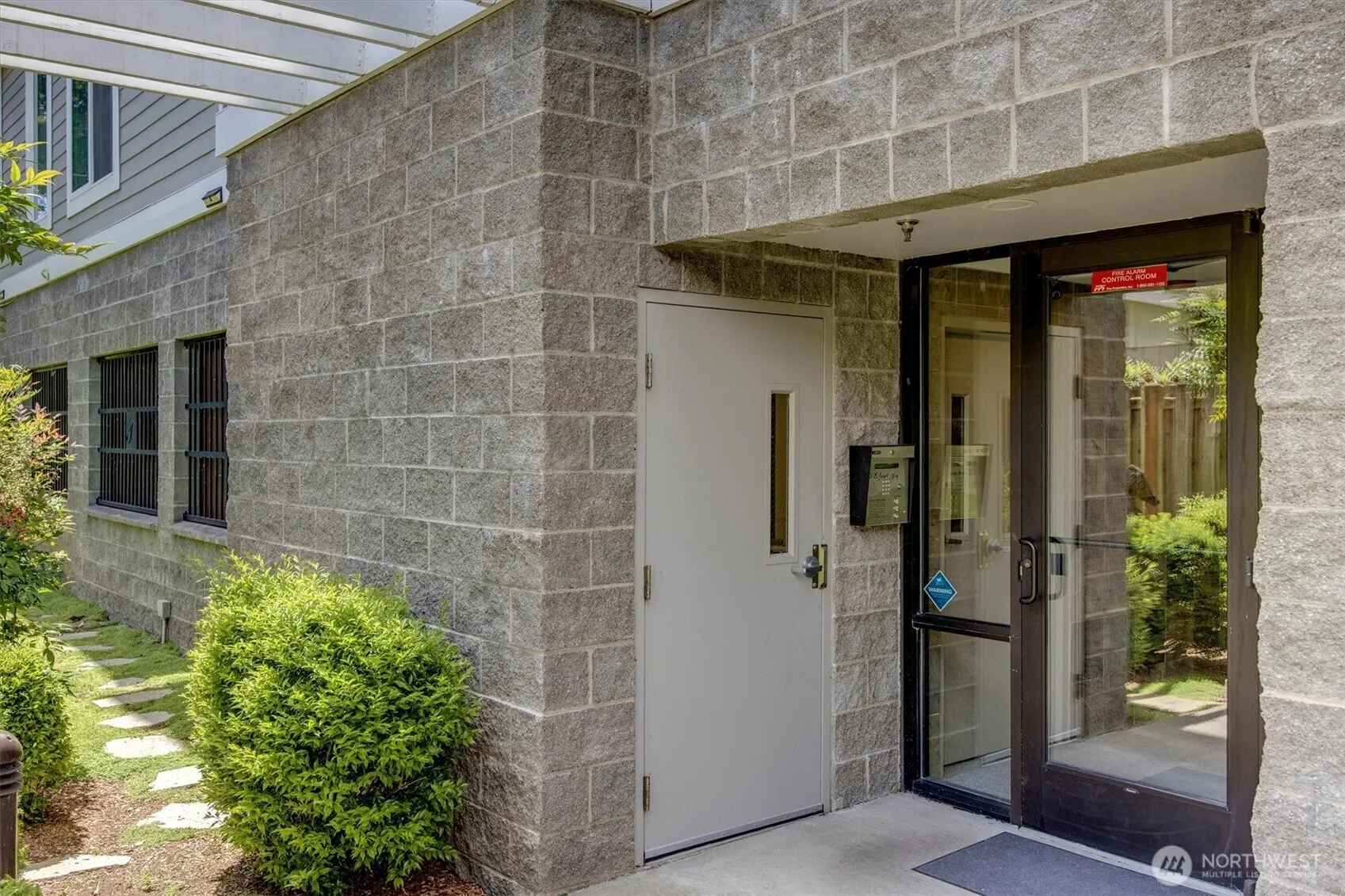 275 E Sunset Way #1A, Issaquah, WA 98027