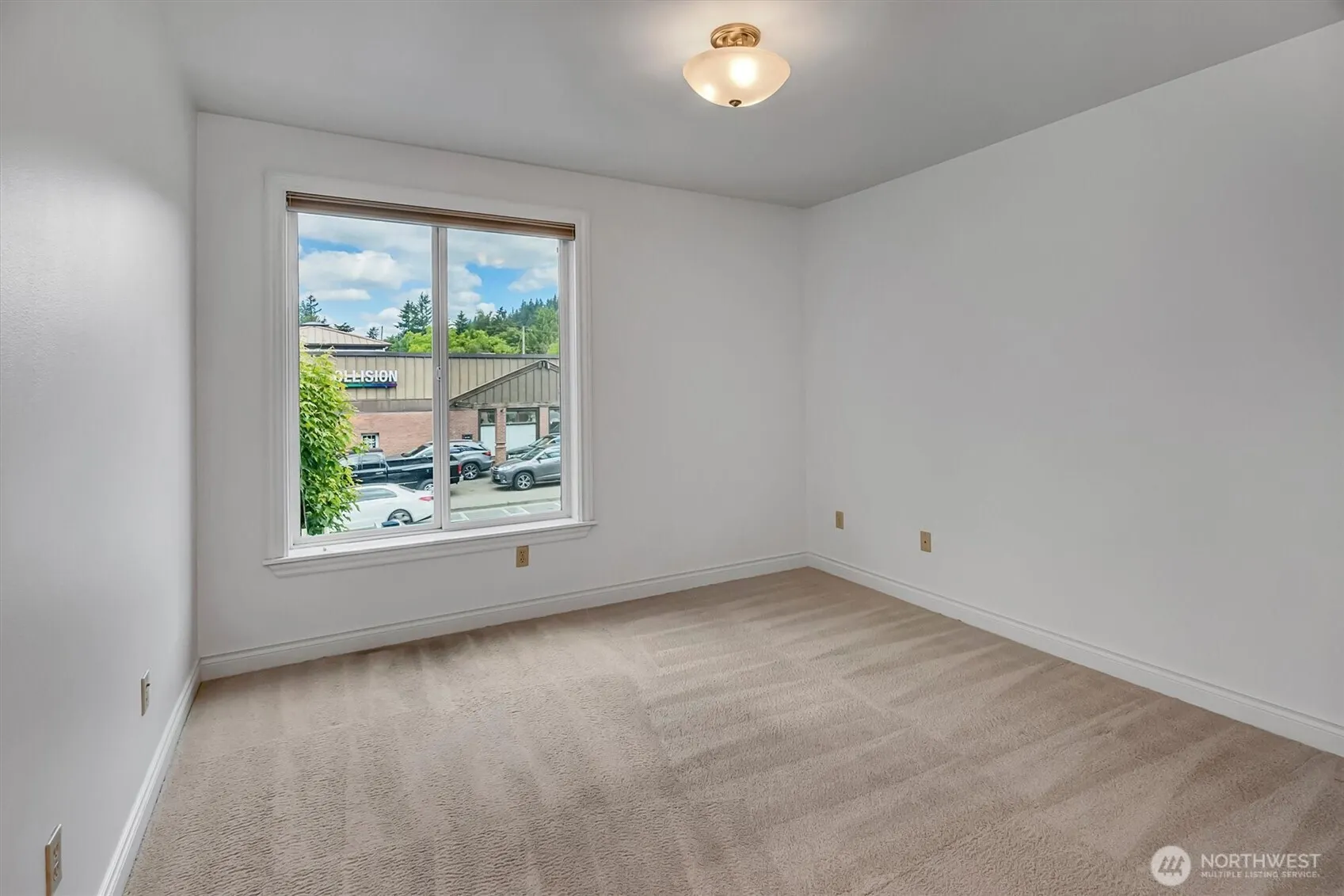 275 E Sunset Way #1A, Issaquah, WA 98027