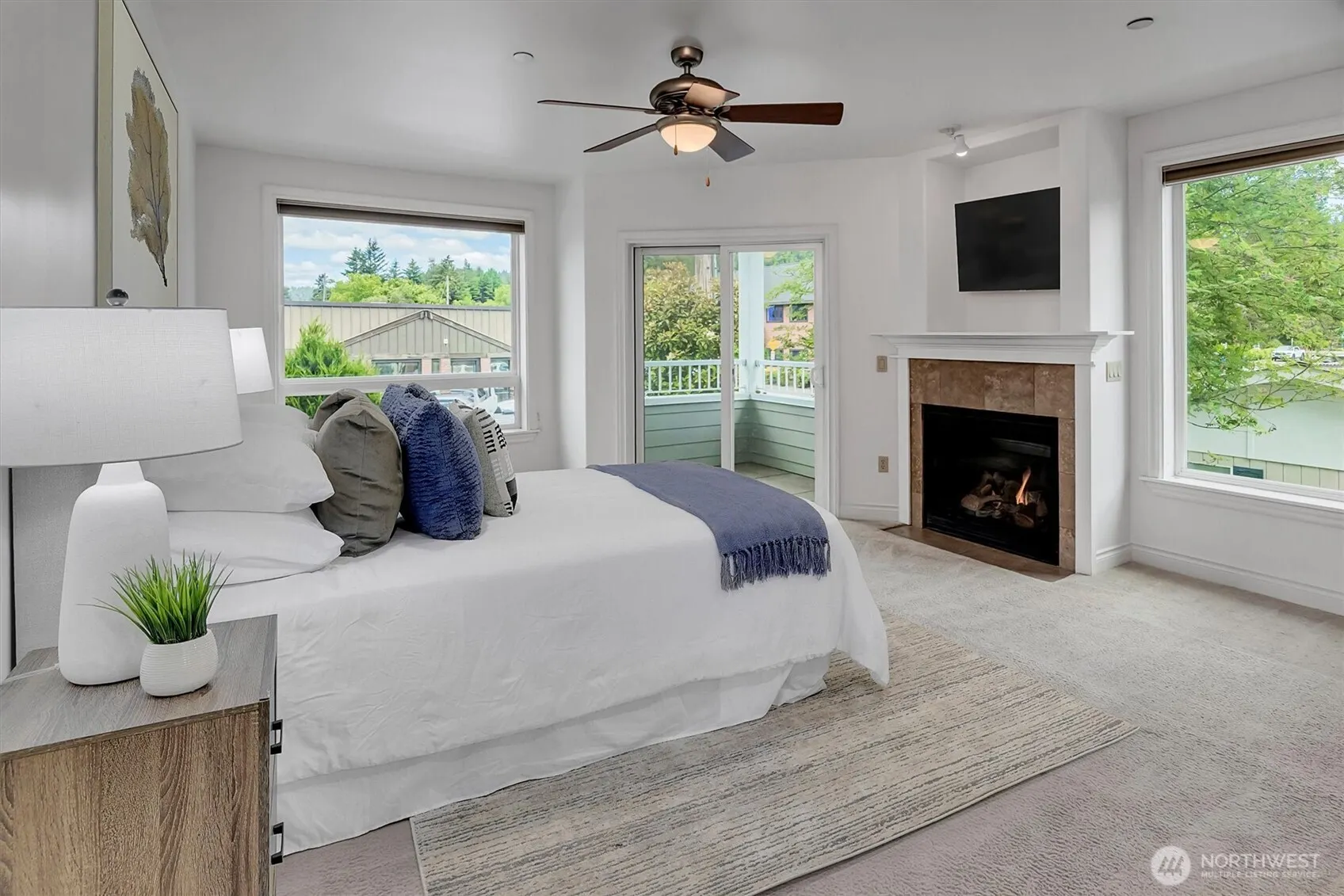 275 E Sunset Way #1A, Issaquah, WA 98027