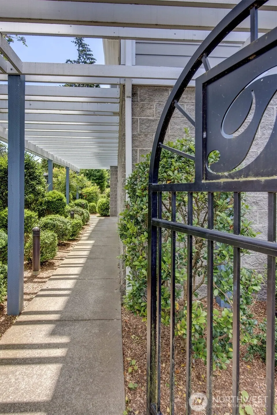 275 E Sunset Way #1A, Issaquah, WA 98027