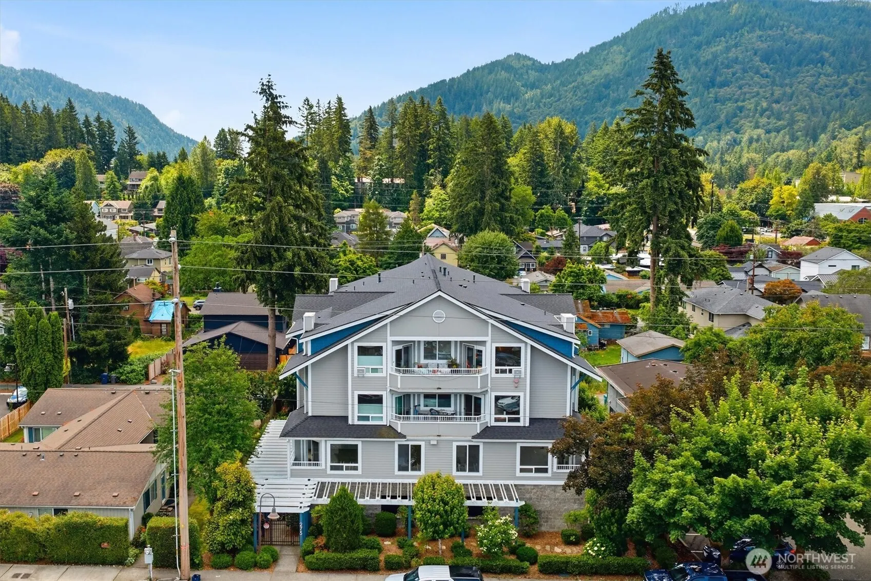 275 E Sunset Way #1A, Issaquah, WA 98027