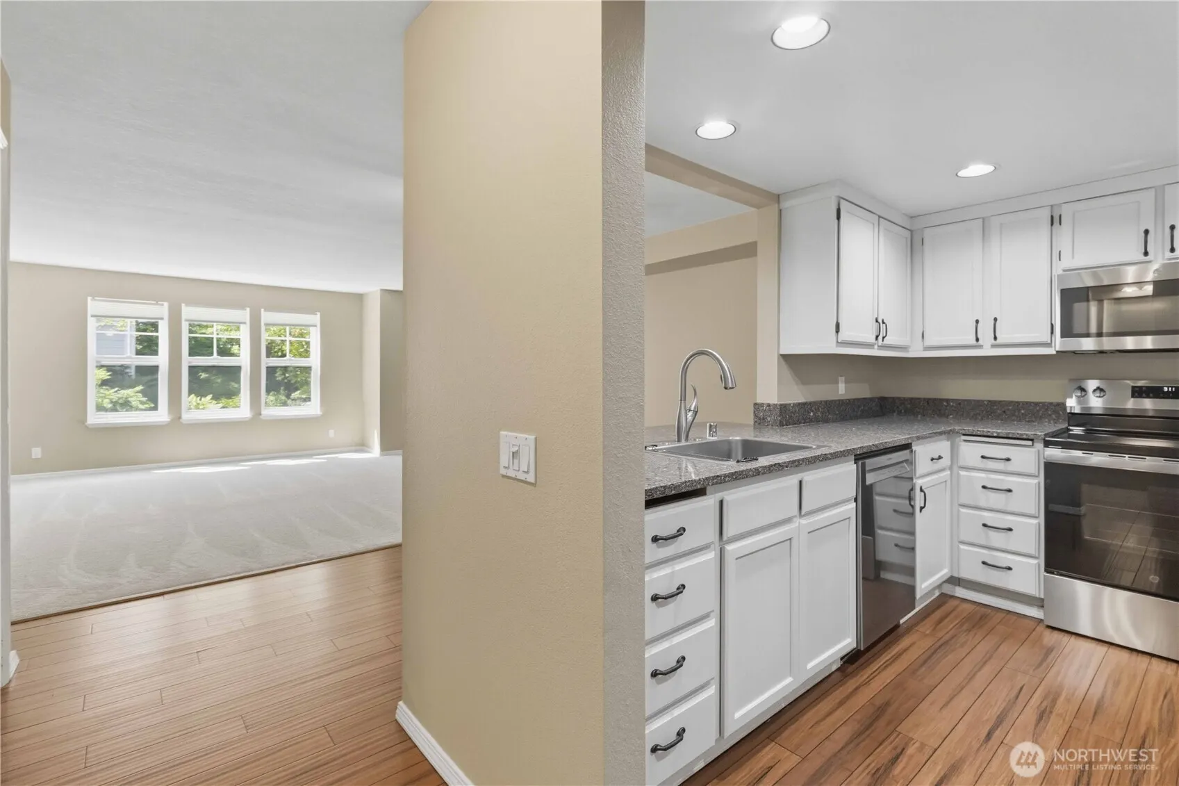 3941 226th Place SE #103, Issaquah, WA 98029
