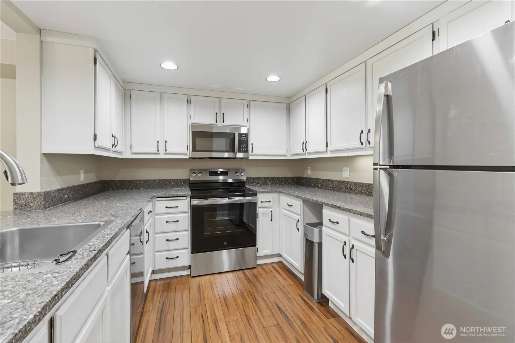 3941 226th Place SE #103, Issaquah, WA 98029