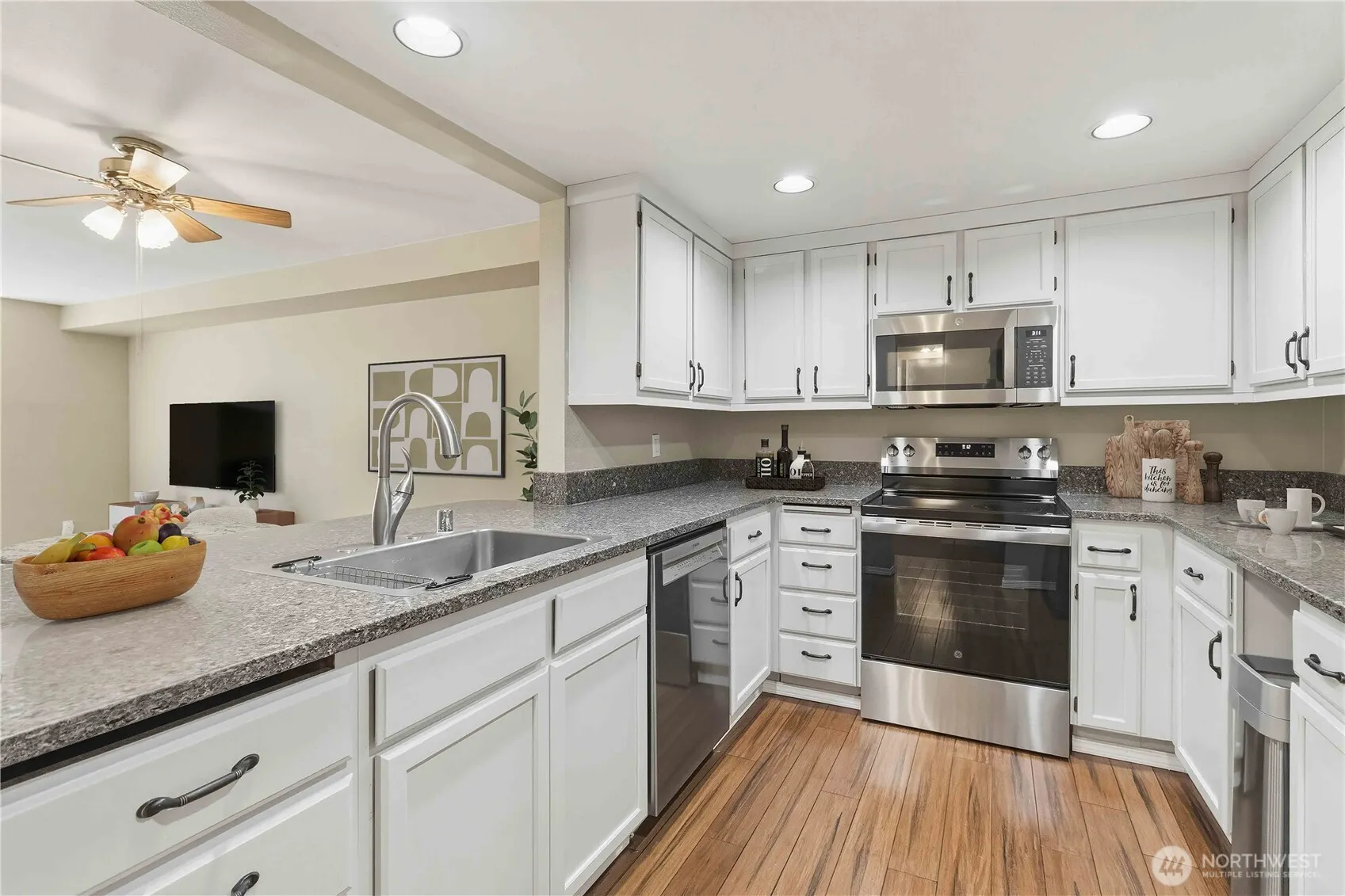 3941 226th Place SE #103, Issaquah, WA 98029