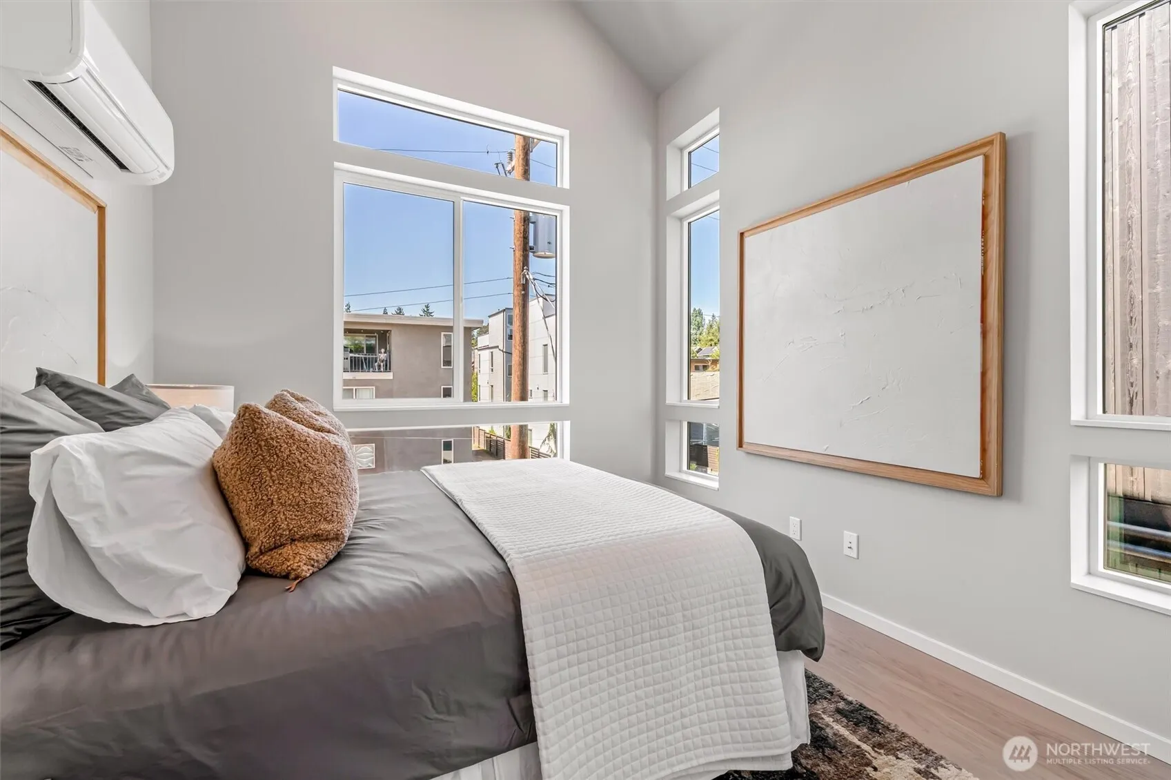 4460 Midvale Avenue N, Seattle, WA 98103